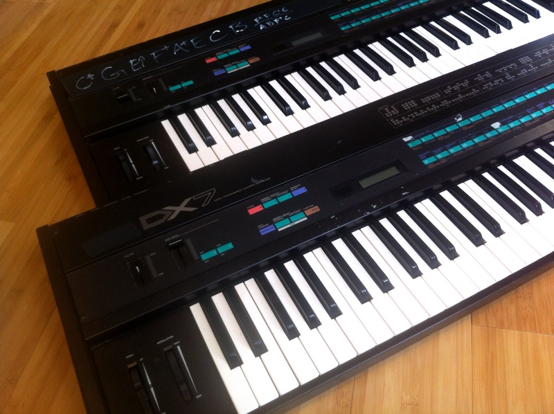 2 Yamaha DX7s